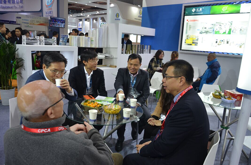 公司領導洽談業(yè)務合作